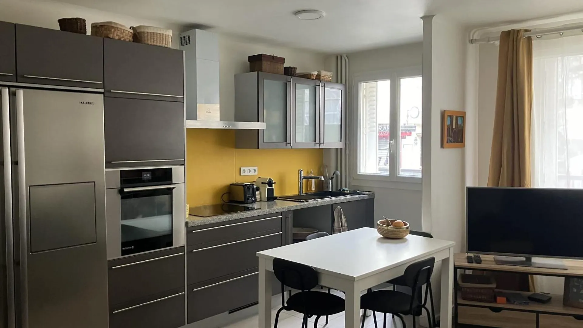 Charming And Welcoming Apartment Paris France